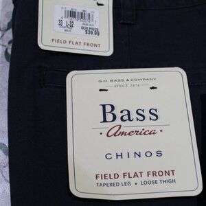 These Bass America Men's Straight Leg Flat pants in navy blue are a versatile an